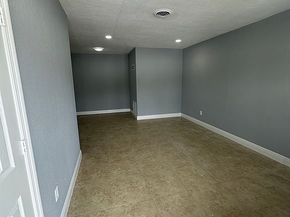2nd image of 540 E 38th St