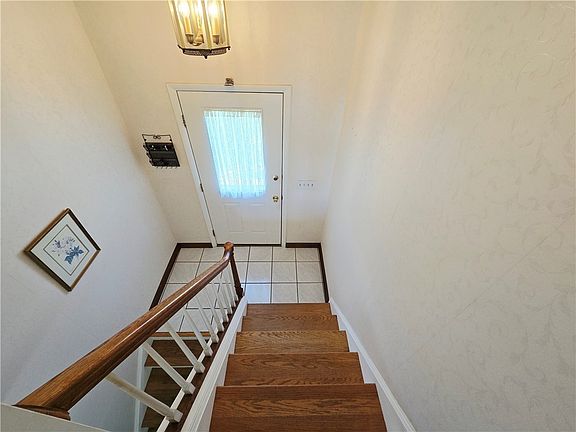 5th image of 131 Medallion Dr