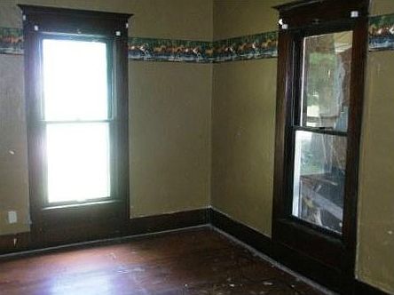 4th image of 119 W Bedford St