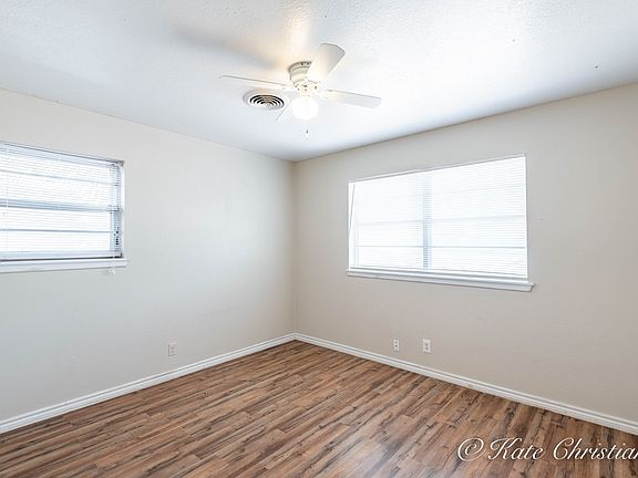 3rd image of 2801 Tanglewood Ln