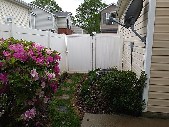 4th image of 104 Manley Ct