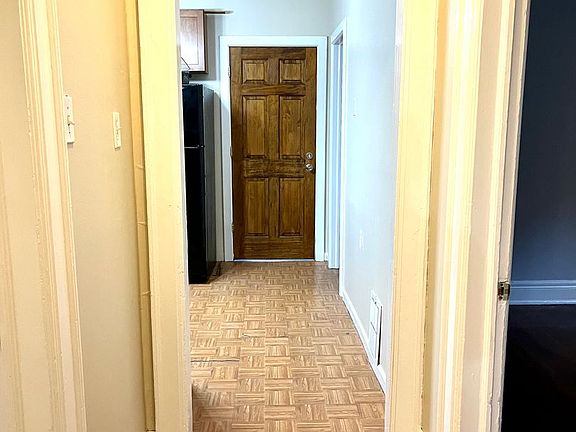 4th image of 889 Richmond Ave