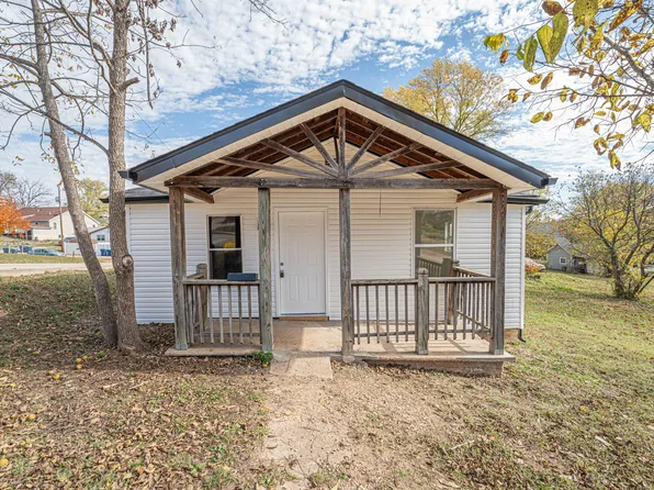 803 S 4th St, De Soto, MO 63020