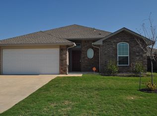 4004 Red Apple Cir, Moore, OK 73160