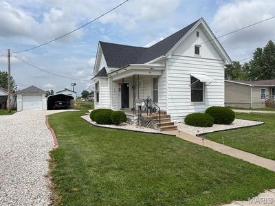 110 E Beech St, Shelbina, MO, 63468