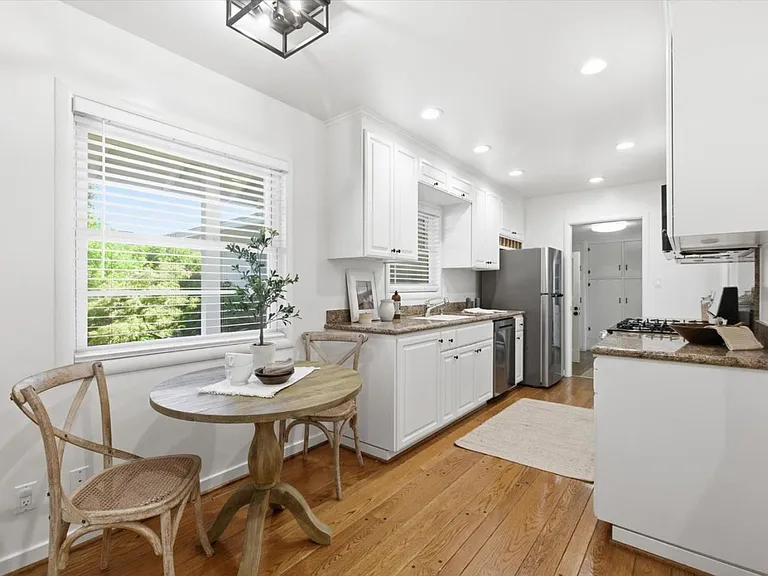730 Berry Ave — Photo 16