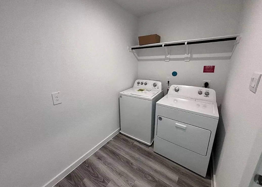 3 bed, 2.5 bath, 1820 sqft, $2,249 — Photo 2