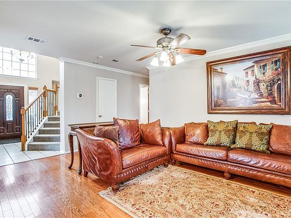 2nd image of 400 Windy Hill Ln