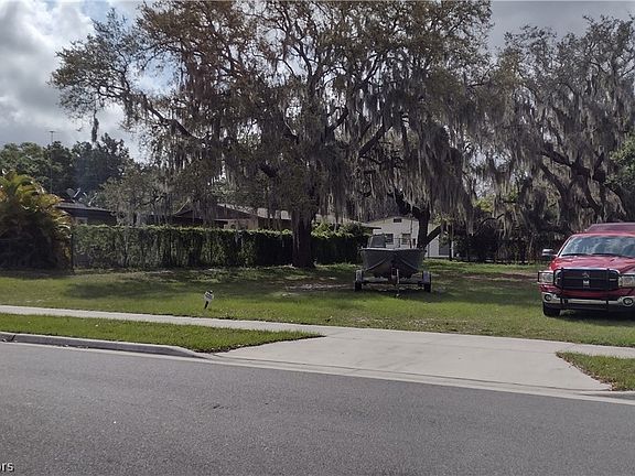 4th image of 421 Nasturtium Ave