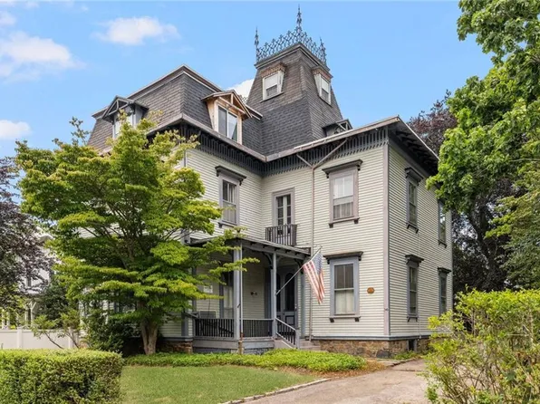 36 Ayrault St, Newport, RI 02840