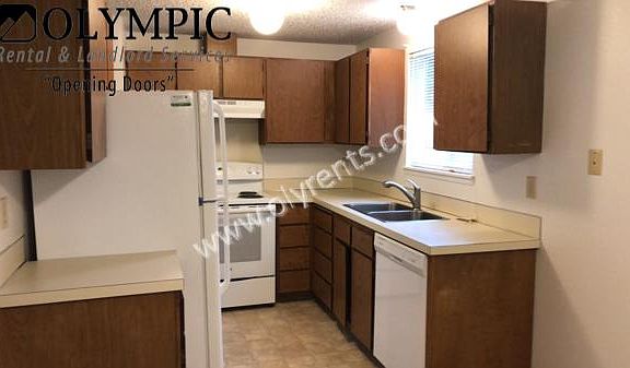 3rd image of 5010 Donovan Dr SE APT 3