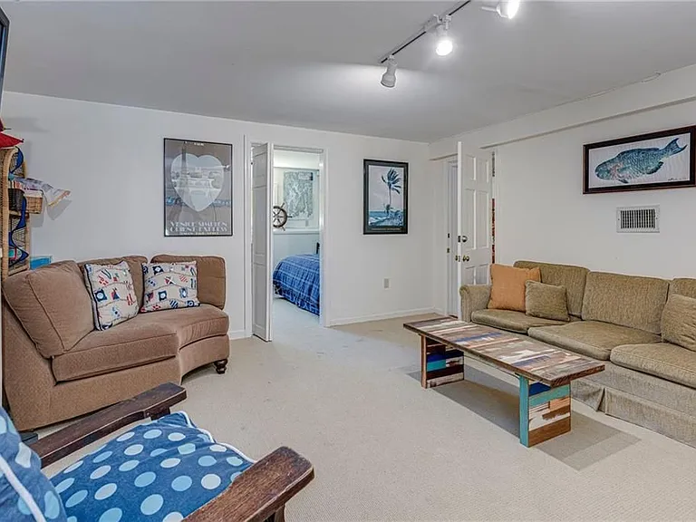 39 Brenton Rd — Photo 31