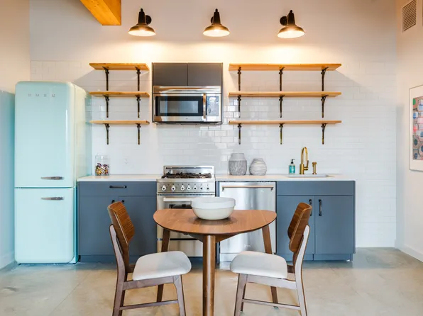 360 Wythe Avenue image 2 of 9