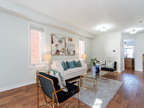 3rd image of 112 Amaranth Cres
