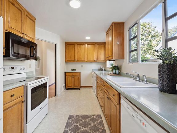 5th image of 211 Washington Ave