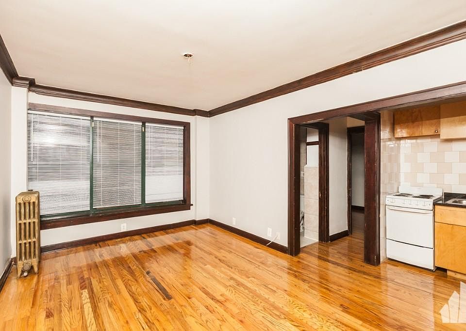 1st image of 848 W Montrose Ave #505
