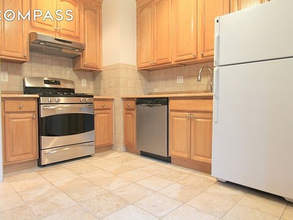 3rd image of 328 E 89th St #5EE