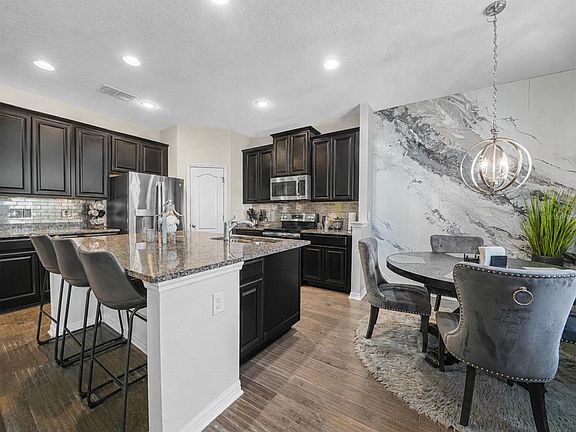 2nd image of 184 WHIRLAWAY DRIVE