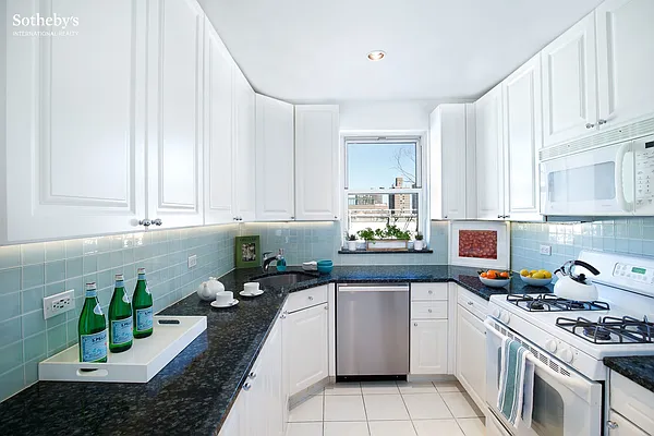 Sold by Sotheby's International Realty | media 5