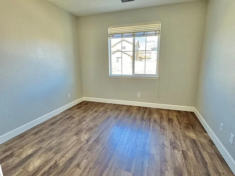 10520 Rollins Dr — Photo 19
