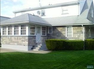 555 Fairlawn Pkwy, Saddle Brook, NJ 07663