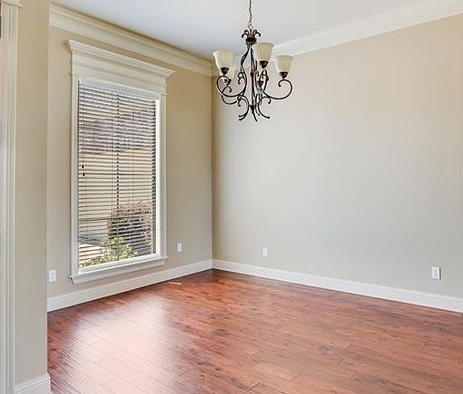 4th image of 519 Falling Water Cir