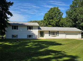 567 Lakecrest Trl, Hillsboro, IL 62049