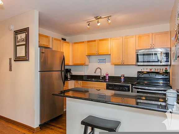 5th image of 1455 N Sandburg Ter APT 2101B