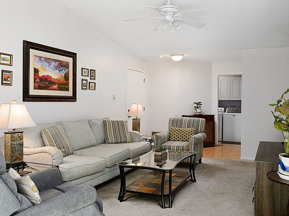 1335 Oakmeadow Ct Wheeling IL Zillow