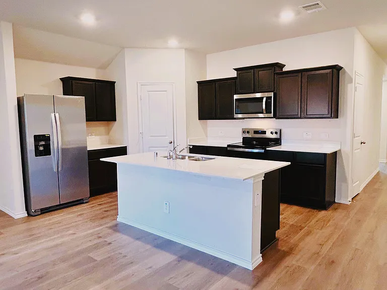 13121 Rich Ln — Photo 2