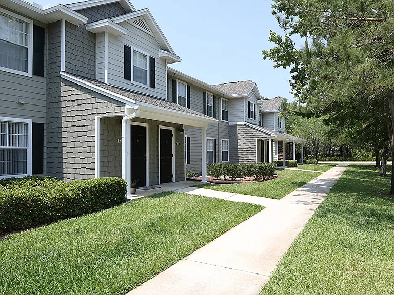 Ponce Harbor Apartments — Photo 2