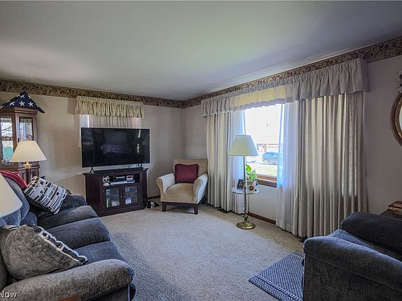 5th image of 9790 Sommerville St