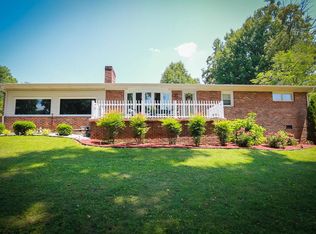 102 Woodhaven Rd, Johnson City, TN 37601