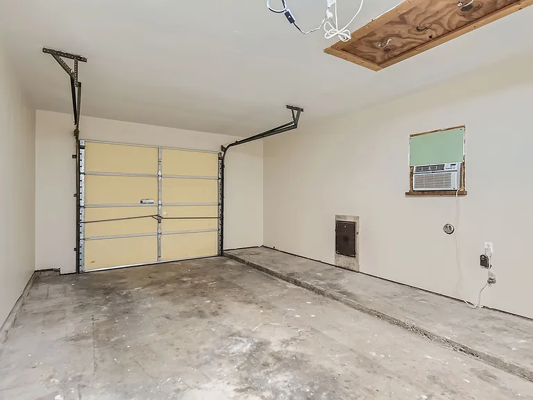 808 Hill Wood Dr — Photo 13