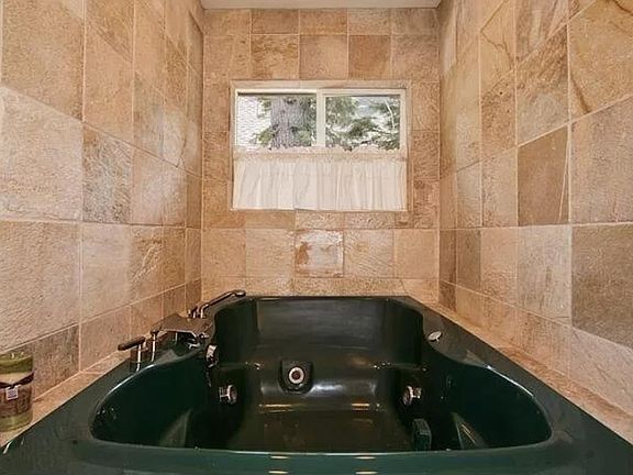 4th image of 2410 Dundee Cir