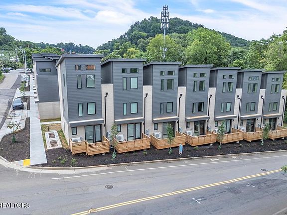 3rd image of 304 Blount Ave W #1