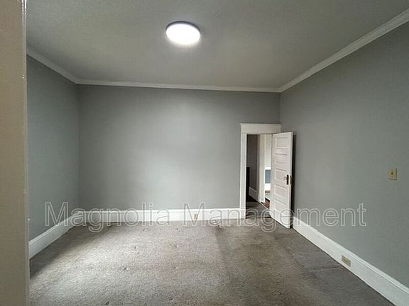4th image of 107 W Jennette Ave