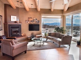 53 Alta Vista Dr, El Prado, NM 87529