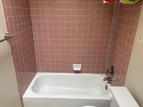4th image of 2702 La Silla Dorada
