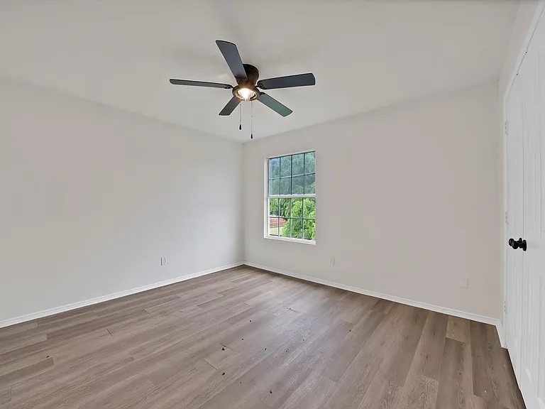 7548 Meadow Creek Dr — Photo 25