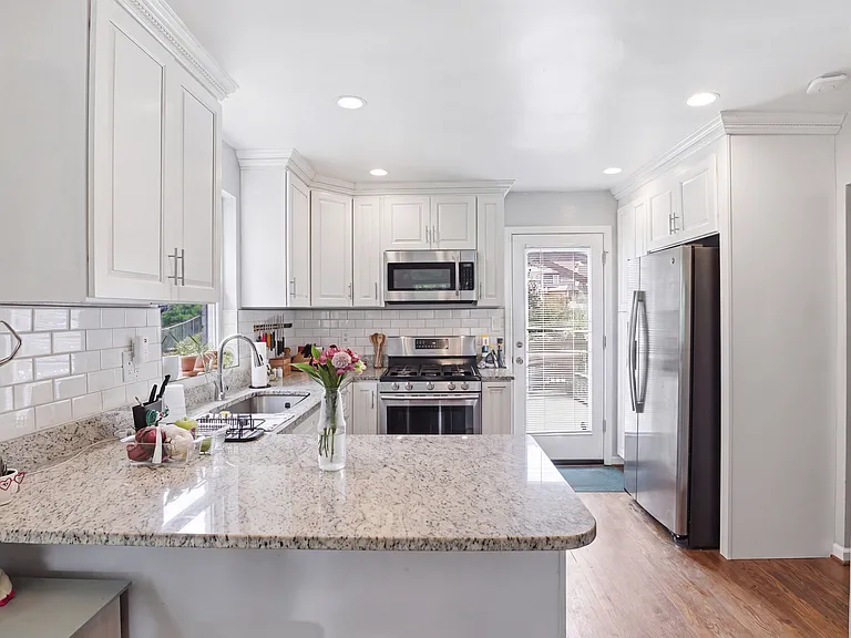 521 Madison St NE #1 — Photo 7
