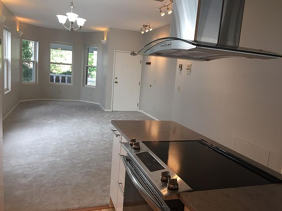 5th image of 2428 Lyndale Ave S