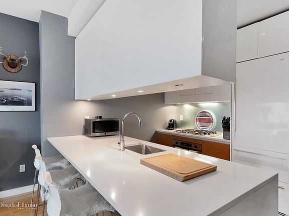 4th image of 555 W 59th St APT 18C