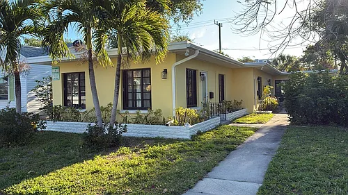 214 S Palmway #1 Photo 1