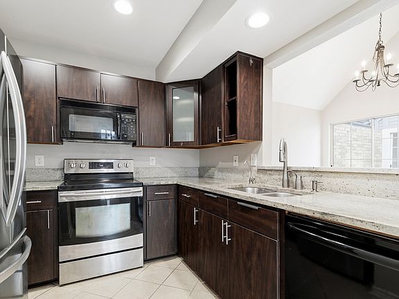 5th image of 2927 S Bend Dr