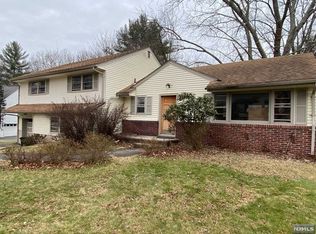 102 Garry Rd, Closter, NJ 07624