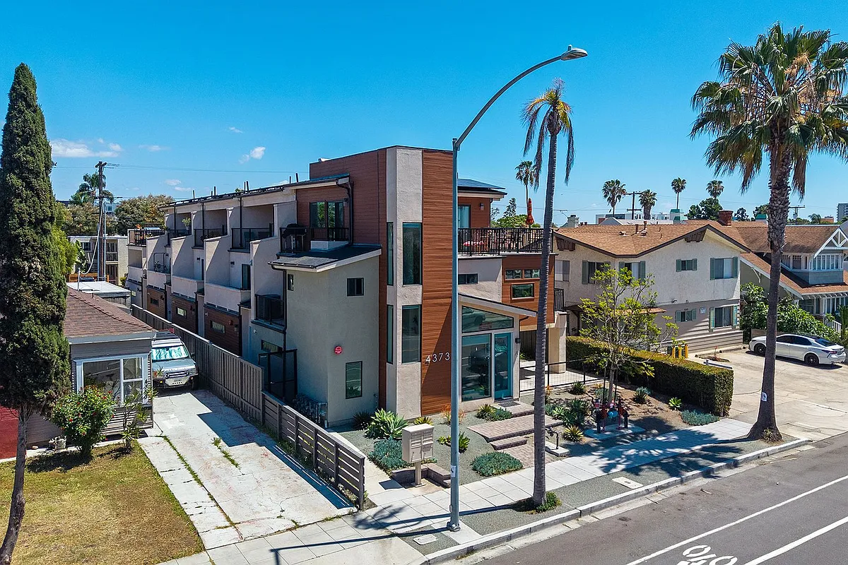 Building Photo - 4373 Cleveland Ave #B