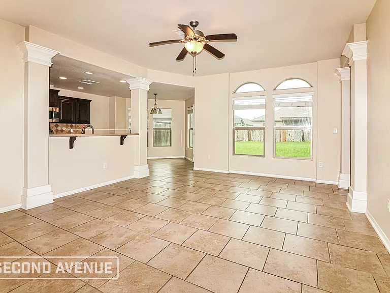 1037 Imperial St — Photo 3