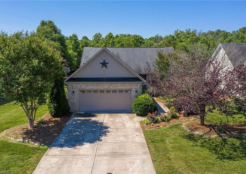 2nd image of 1842 Denise Ln