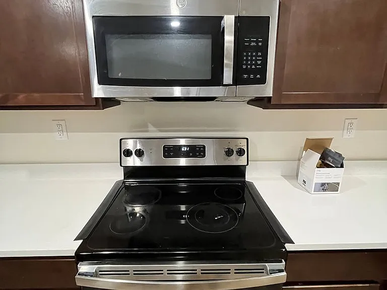 1107 E La Brea Ave — Photo 31